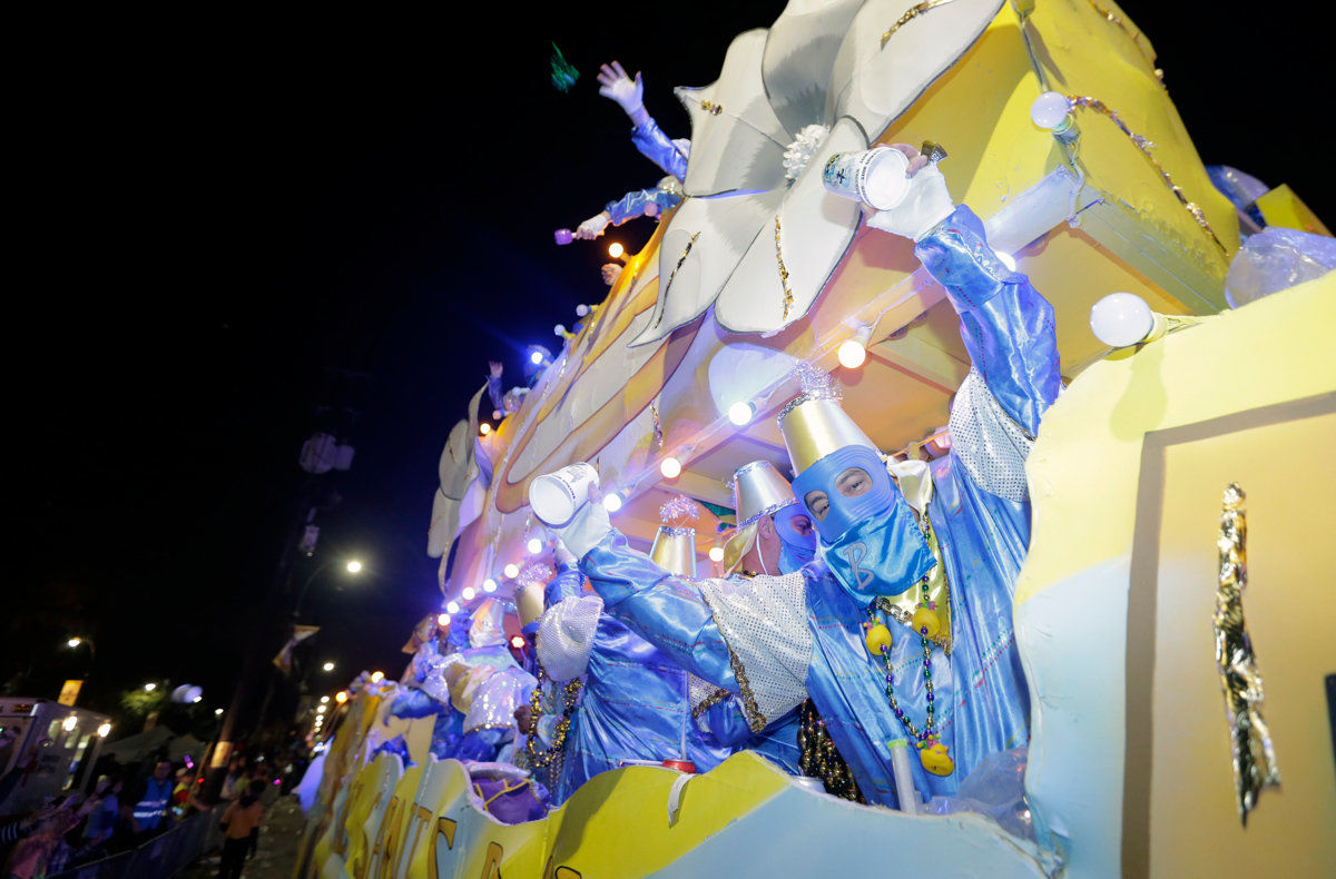 Krewe of Bacchus 2017 rolls in New Orleans: See Mardi Gras parade photos